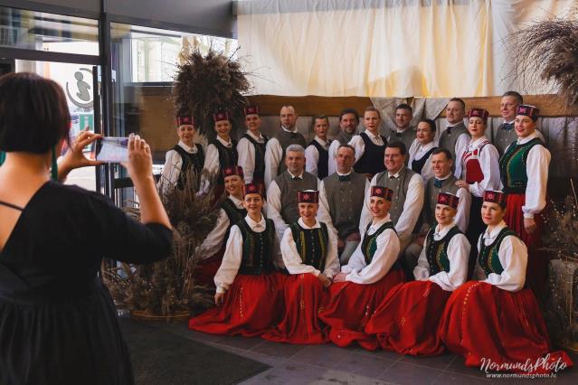 Kultūras nama "Robežnieki" vidējās paaudzes deju kolektīvs "Sudmaliņas" 